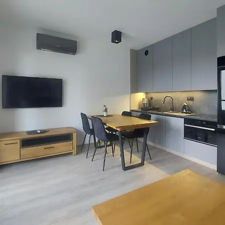 Gorgeous In سيانوزيتي